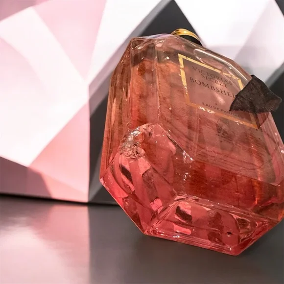 Victoria's Secret Bombshell Eau de Parfum - Picture 6 of 9